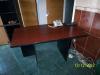  Birou din lemn de culoarea mahonului second hand,  in conditii avanatajoase