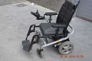 Carucior electric pliabil pentru disabili