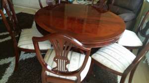 Masa de sufragerie cu 6 scaune din cires