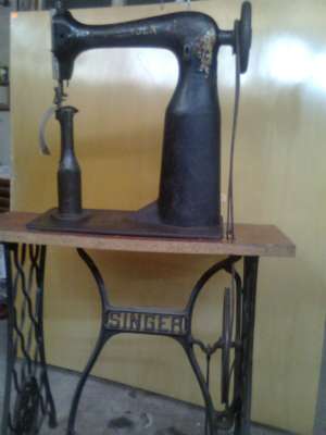 vanzare masina cusut piele singer