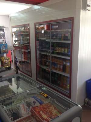 Execut la comanda raft frigorific pentru sucuri si bauturi