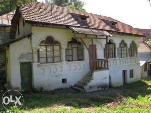 Olăneşti,  central,  str. Livadia nr. 29b,  vand teren constructii 428 mp,  casa veche 150