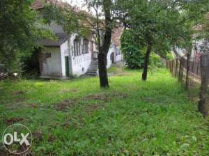 Olăneşti,  central,  str. Livadia nr. 29b,  vand teren constructii 428 mp,  casa veche 150
