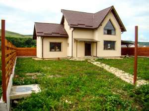 Casa spatioasa de vanzare in zona Floresti,  140 mp util,  600 mp teren + terasa si loc de parcare!