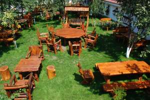 vand mobilier de gradina din lemn masiv