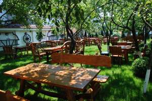 vand mobilier de gradina din lemn masiv