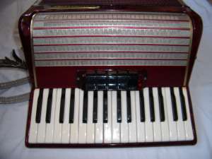 ACORDEON WELTMEISTER 60 bass