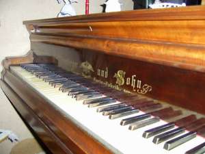 Vand pian Vienez cu coada � Promberger  Shon� foarte vechi , in stare foarte buna .A apartin
