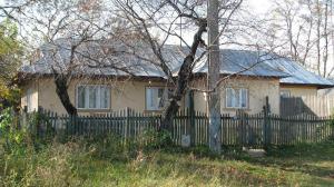 Vand casa in Botosani com Frumusica 8300m2