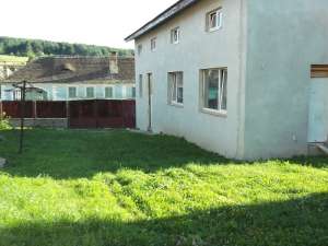 VAnd casa la tara  ,  la 4 km de Sibiu