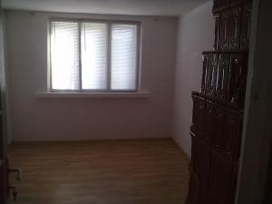 Vand casa Petresti