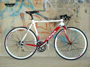 Bicicleta CROSS PELOTON,  ROTI 28" greutate 9, 8 kg.