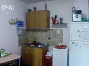 inchiriez 2 camere la curte URGENT