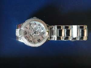 vand ceasuri  de femei originale Guess