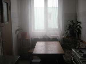 vand apartament 3 camere militari 77mp