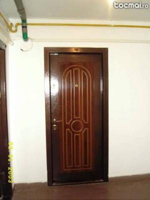proprietar vand apt 1 camera demisol in bloc nou ,  baie,  bucatarie,  finisat,  aproape de statie P