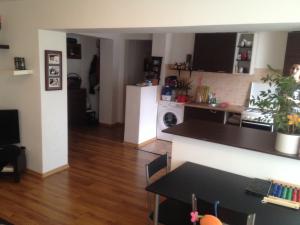 V�nd apartament 2 camere,    decomandat Ștefan cel Mare bloc 5,    64 m.p