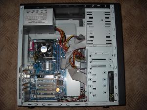 Unitate PC / Calculator Hard disk : 80 Gb Procesor 2,  40 CD Writer
