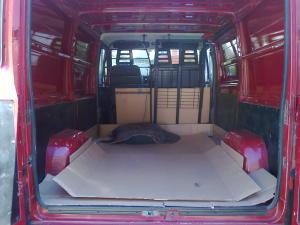 Transport marfa,    mutari cu duba inchisa.