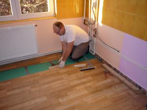 Hausmeister execut reparatii diverse