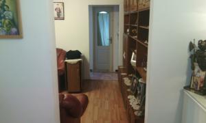 vand 2 camere semidecomandate la 1 min Cora
