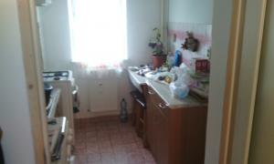vand 2 camere semidecomandate la 1 min Cora