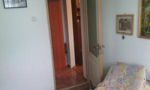 vand 2 camere semidecomandate la 1 min Cora