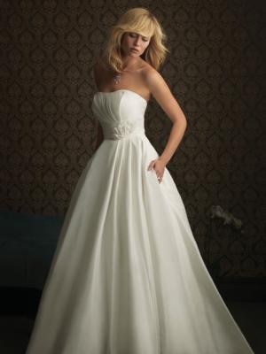 Inchirieri rochii de mireasa Allure Bridals oferite de Best Bride