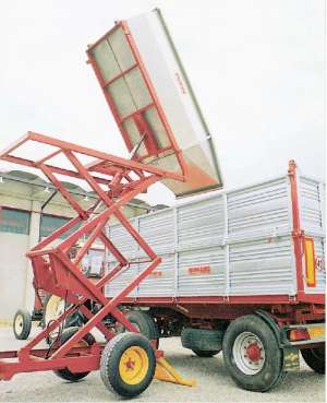 Remorci inox pentru transport struguri.