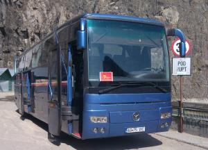 Inchiriez autocar Mercedes Tourismo 0350 ,     51 de locuri .