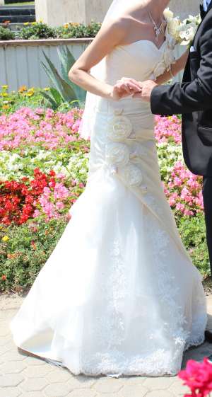 Rochie de mireasă ivory cu alb