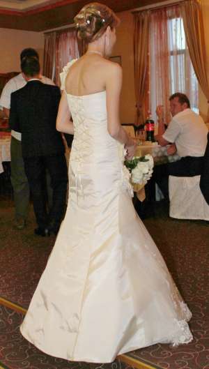 Rochie de mireasă ivory cu alb