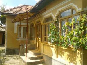 Vand casa + teren agricol de 5000 mp limitrof la 15 km de Tg-Jiu