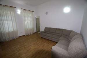 Inchiriere 2 apartamente la casa cu curte,  la pretul de 750 EUR fiecare