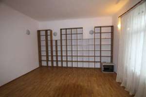 Inchiriere 2 apartamente la casa cu curte,  la pretul de 750 EUR fiecare