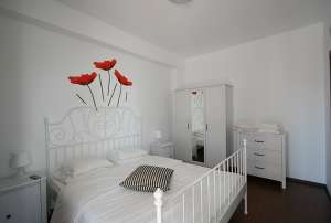 Inchiriez in zona Summerland apartament ieftin , pret 249 euro