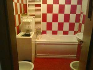 inchiriez apartament trei camere