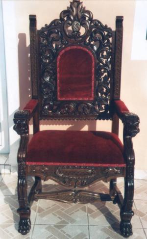 mobila sculptata