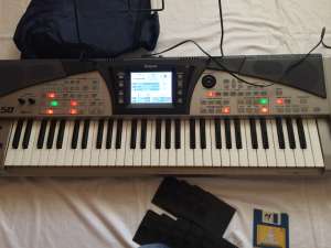 V�nd orgă Roland E-50