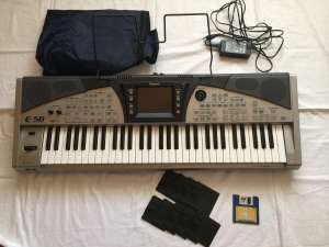 V�nd orgă Roland E-50