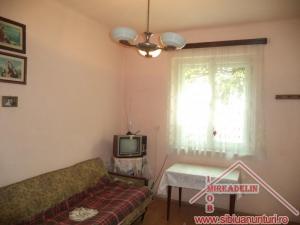 VAND  URGENT CASA SINGUR IN CURTE ZONA TIGLARI