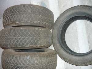 vind urgent 4 anvelope iarna 195/60r15
