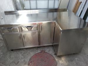 dulap din inox pe colt cu usi si sertare