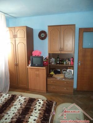 INCHIRIEZ  APARTAMENT 3  CAMERE MIHAI VITEAZU
