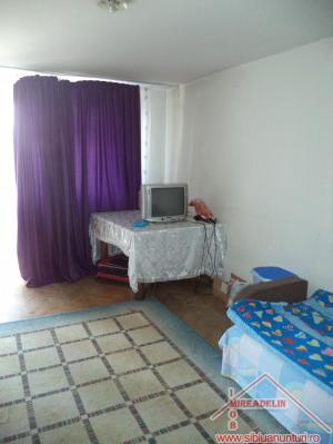 INCHIRIEZ  APARTAMENT 3  CAMERE MIHAI VITEAZU