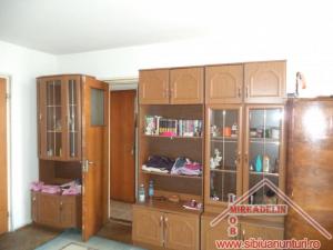 INCHIRIEZ  APARTAMENT 3  CAMERE MIHAI VITEAZU