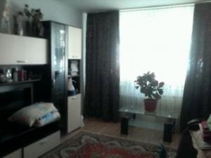 vanzare trei camere la motru bloc H