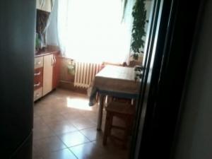 vanzare trei camere la motru bloc H