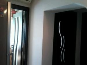 vanzare trei camere la motru bloc H