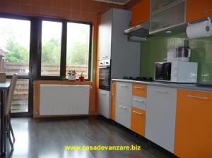 Vila P + 2 etaje,     5 dormitoare,     3 bai,     bucatarie,     mobilata
